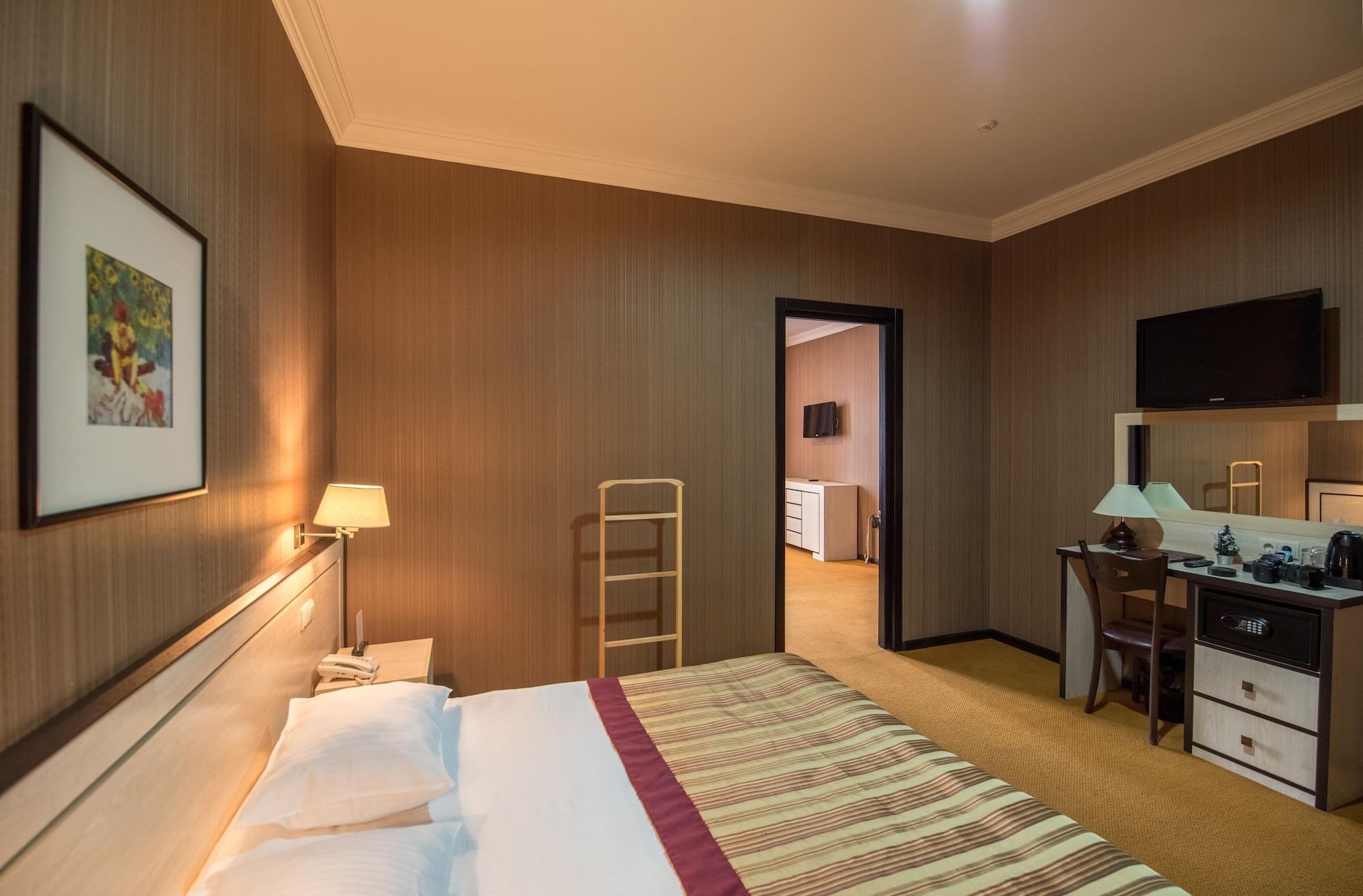Hotel Rikhe Monika Тбилиси Экстерьер фото