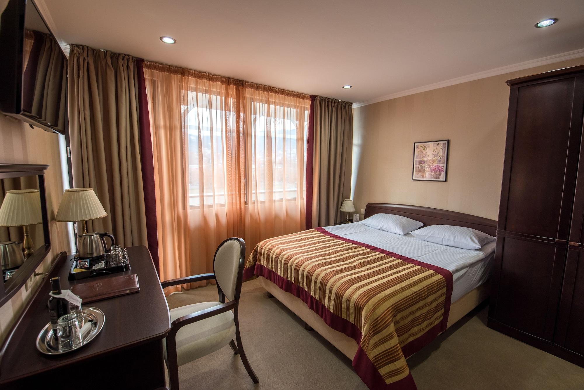 Hotel Rikhe Monika Тбилиси Экстерьер фото