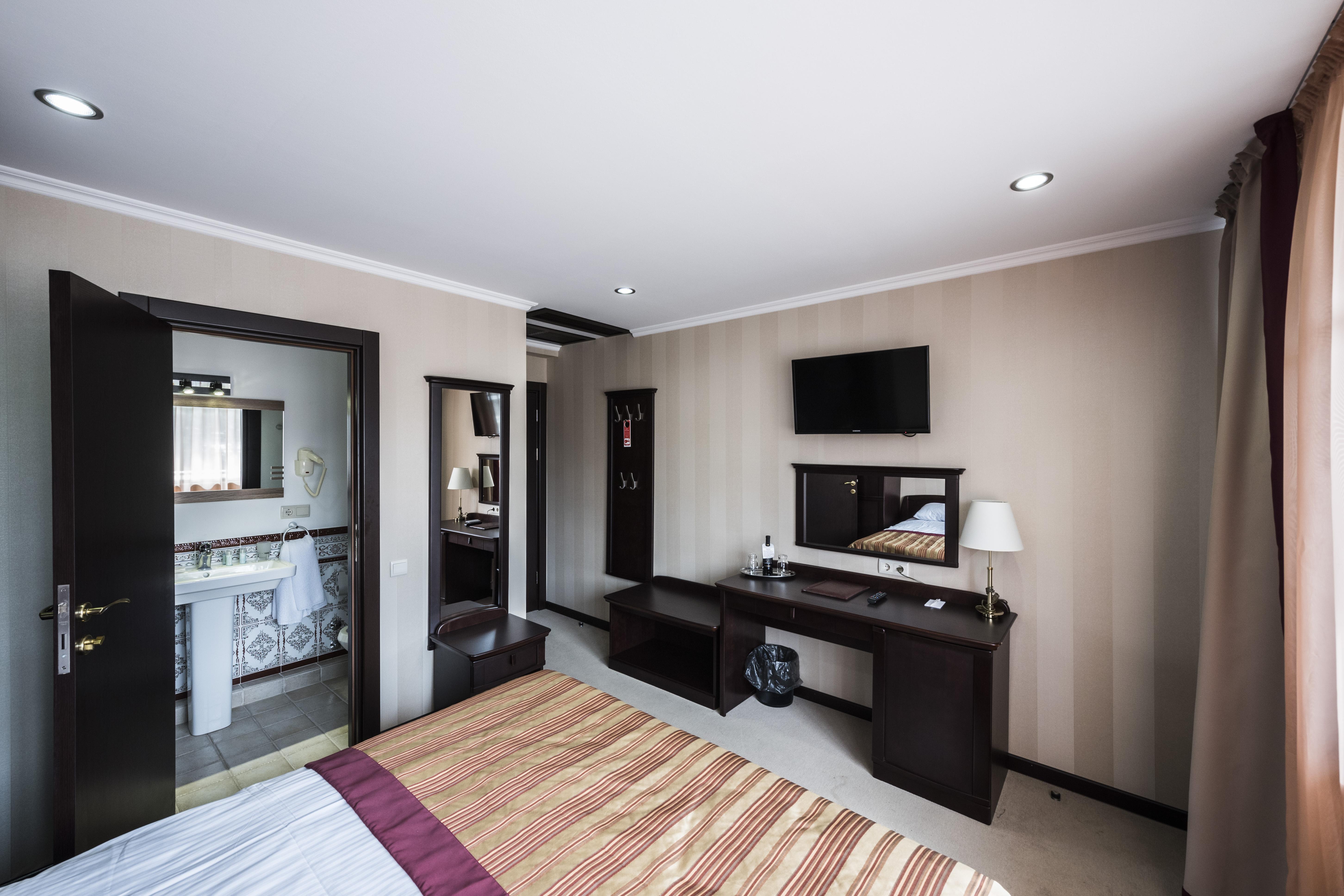 Hotel Rikhe Monika Тбилиси Экстерьер фото