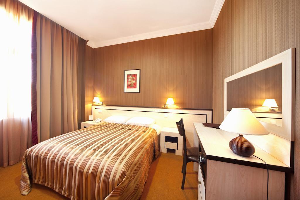 Hotel Rikhe Monika Тбилиси Номер фото
