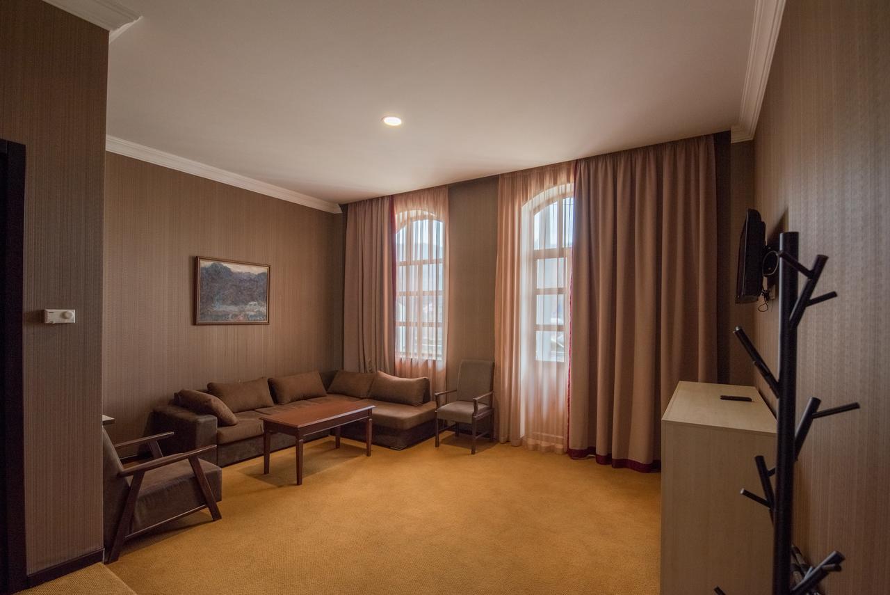 Hotel Rikhe Monika Тбилиси Экстерьер фото