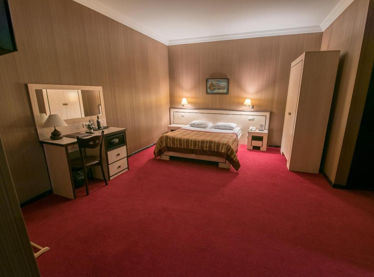 Hotel Rikhe Monika Тбилиси Экстерьер фото