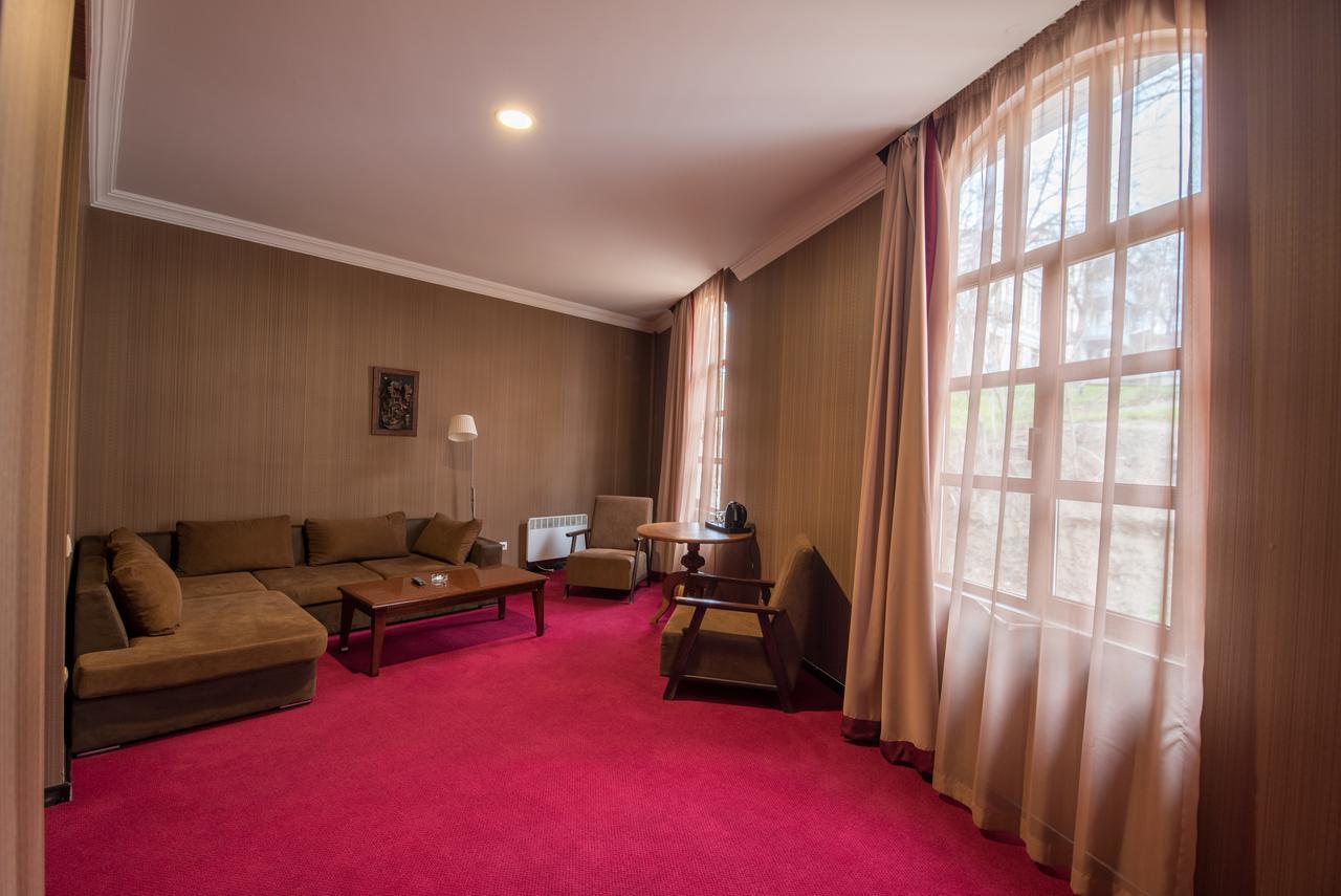 Hotel Rikhe Monika Тбилиси Экстерьер фото